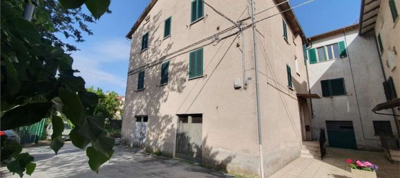 4 rooms Apartment in Gubbio, Italy No. 103367 2
