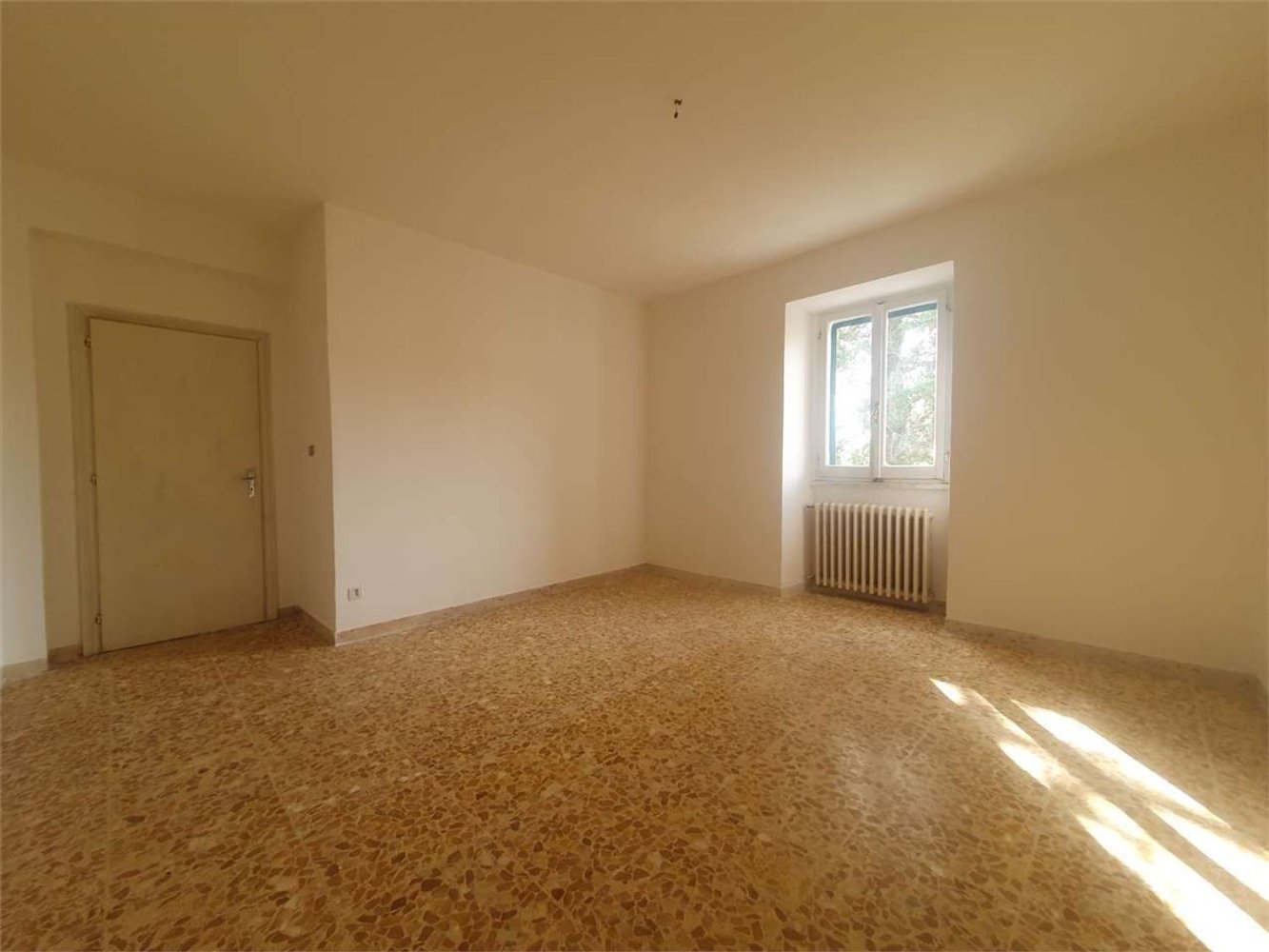 4 rooms Apartment in Gubbio, Italy No. 103367