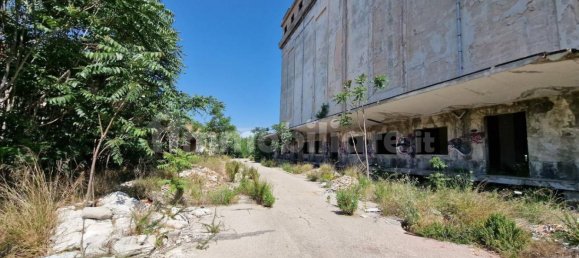 Terreno en Foggia, Italy 52907 m² No. 322067 3