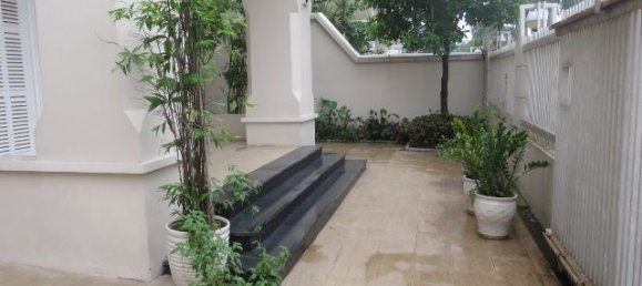 4 bedrooms Apartment in Tay Ho, Vietnam No. 5353 2