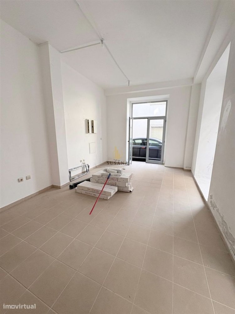 33m² Commercial property in Viseu, Portugal No. 339945