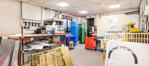 Gewerbliche Immobilie in Samarate, Italy 400m², Nr. 58555 14