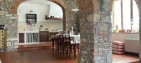 4 rooms House in Calenzano, Italy No. 174411 2