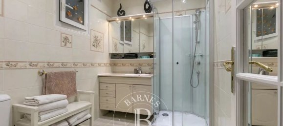 Apartamento de 3 dormitorios en Paris, France No. 182316 13