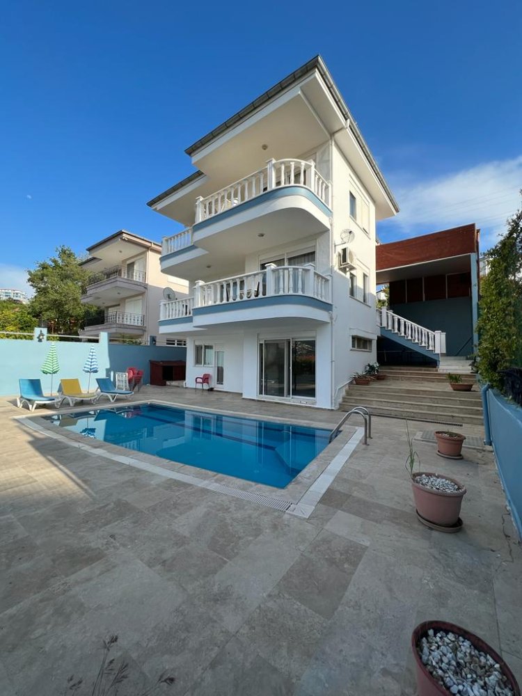 Villa 5+3 in Alanya, Turkey No. 17905