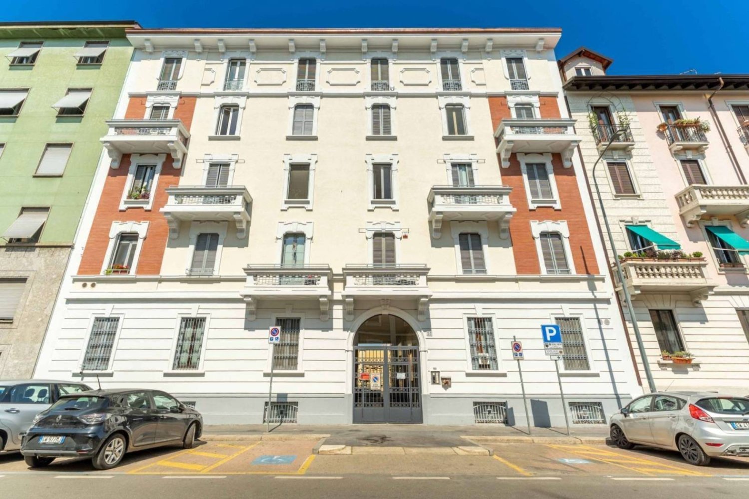 1 bedroom Apartment in Milan, Italy No. 327563