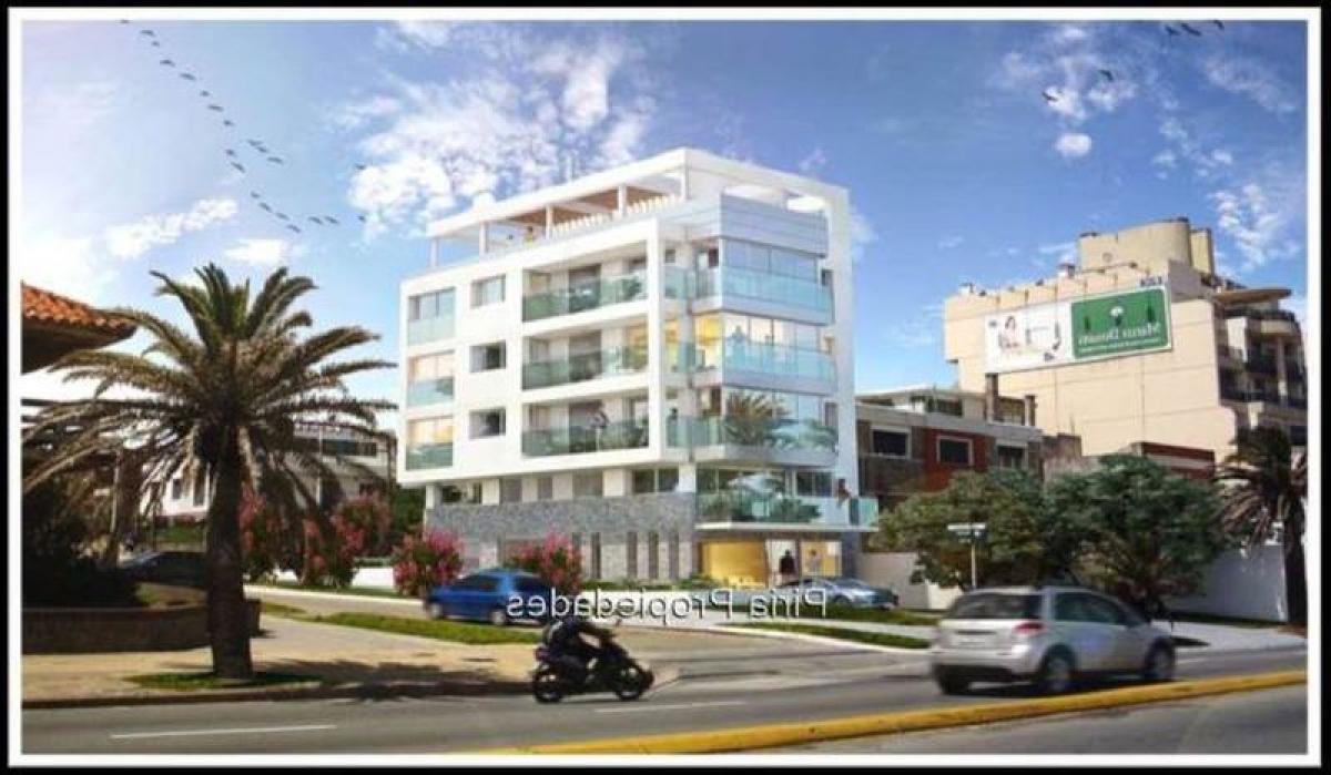 3 bedrooms Apartment in Montevideo, Uruguay No. 1440
