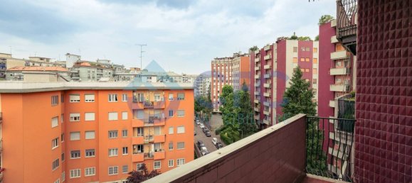 4 bedrooms Apartment in Milan, Italy No. 333169 30