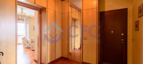 4 bedrooms Apartment in Milan, Italy No. 333169 8