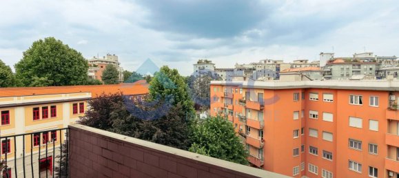 4 bedrooms Apartment in Milan, Italy No. 333169 32