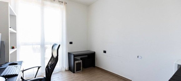 Квартира с 3 спальнями в Кастелланца, Италия № 380026 27