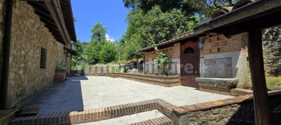 3 bedrooms House in Fosciandora, Italy No. 293190 6