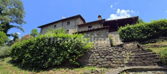 3 bedrooms House in Fosciandora, Italy No. 293190 2