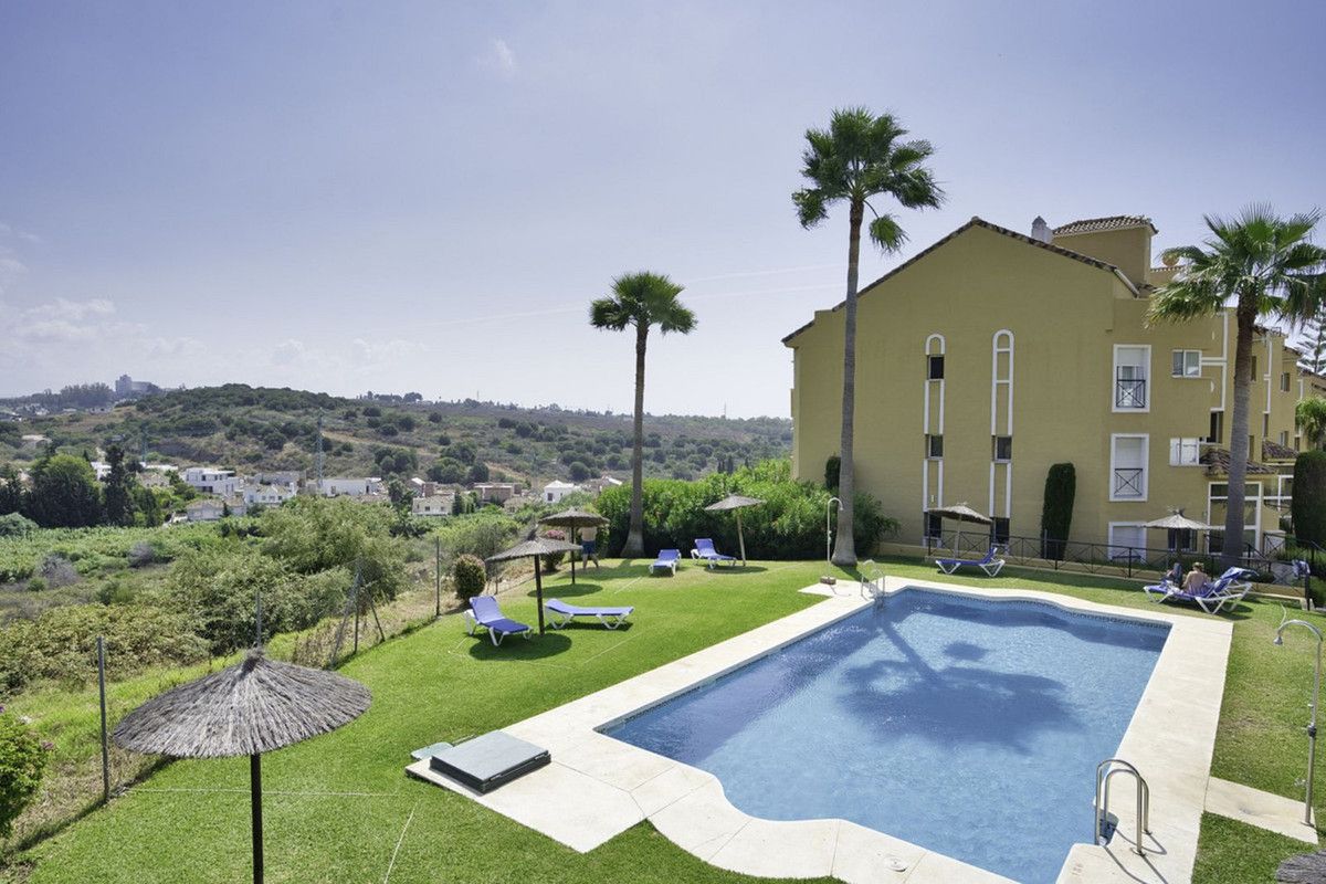 Apartamento de 2 dormitorios en Estepona, Spain No. 147454