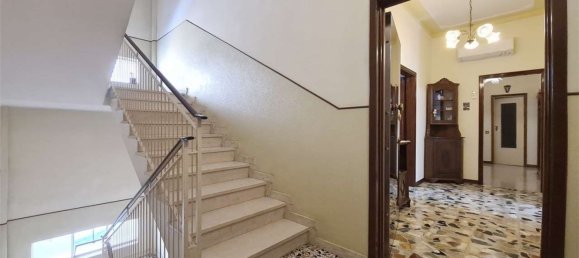 5 bedrooms Apartment in Modena, Italy No. 316823 15