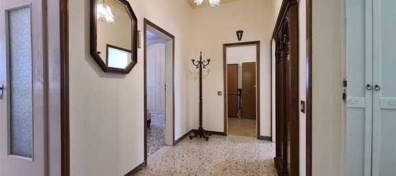 5 bedrooms Apartment in Modena, Italy No. 316823 7