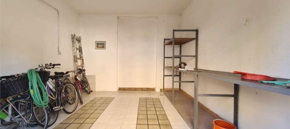 5 bedrooms Apartment in Modena, Italy No. 316823 17