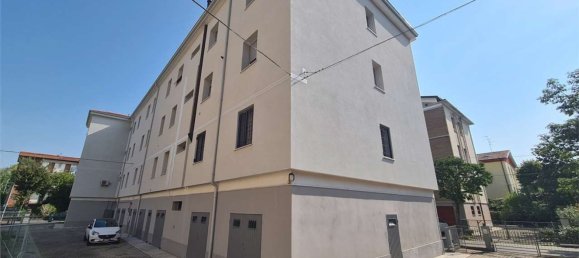 5 bedrooms Apartment in Modena, Italy No. 316823 18