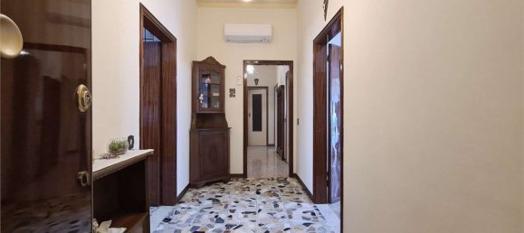 5 bedrooms Apartment in Modena, Italy No. 316823 3