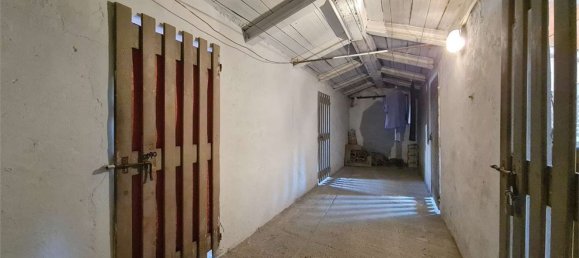 5 bedrooms Apartment in Modena, Italy No. 316823 25