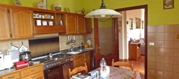 Дом с 6 комнатами в Пьоццо, Италия № 112266 5