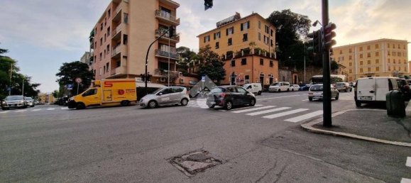 3 bedrooms Apartment in Genoa, Italy No. 137412 2