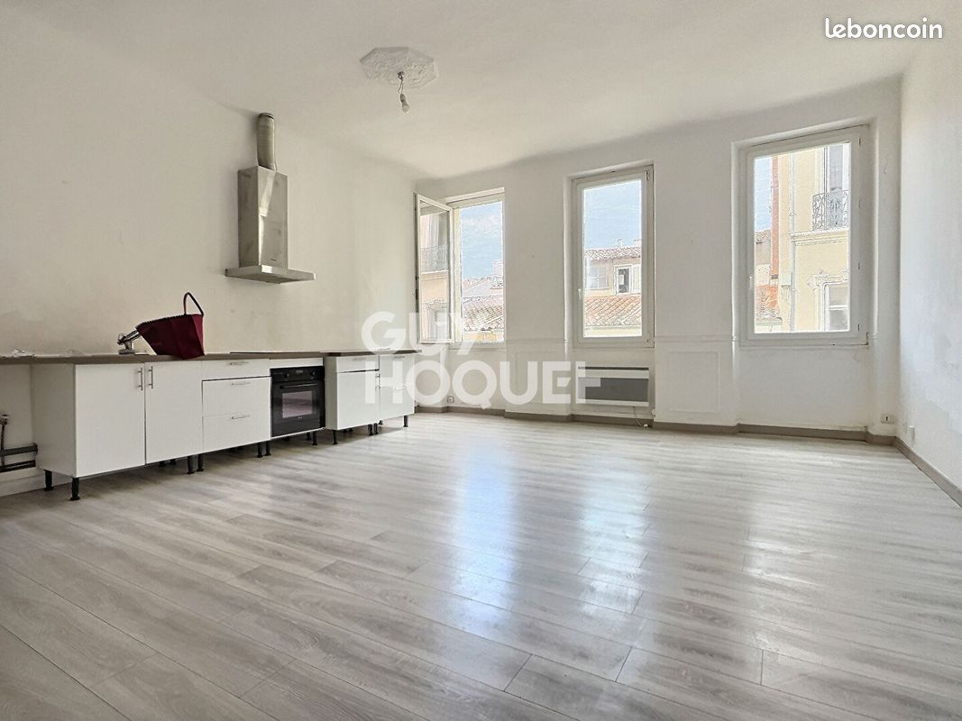 2 bedrooms Apartment in Marseille, France No. 338544