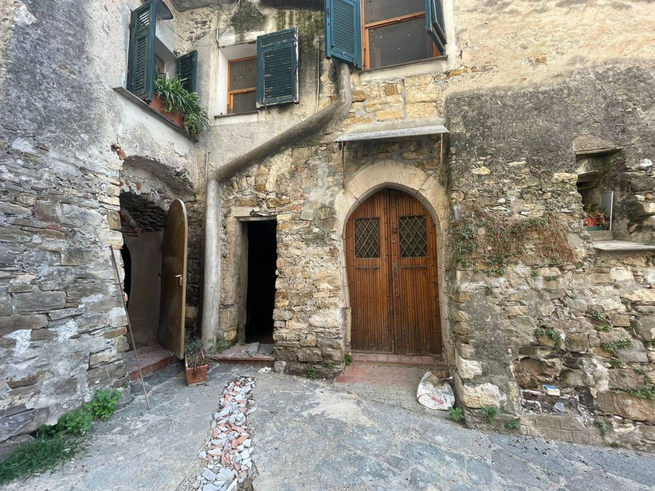  عقار تجاري في Diano Castello, Italy 40متر مربع رقم 273707