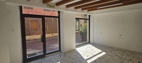 87m² Commercial property in Castel San Giovanni, Italy No. 360061 2
