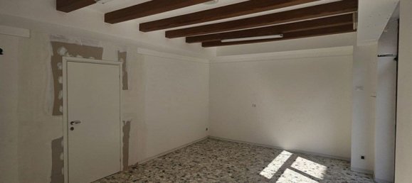 87m² Commercial property in Castel San Giovanni, Italy No. 360061 7
