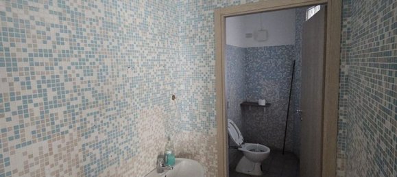 87m² Commercial property in Castel San Giovanni, Italy No. 360061 4