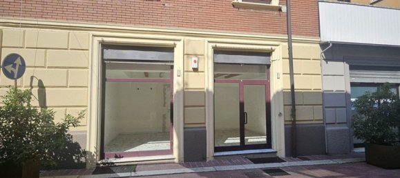 87m² Commercial property in Castel San Giovanni, Italy No. 360061 6