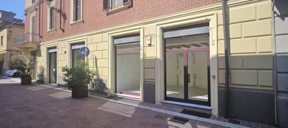 87m² Commercial property in Castel San Giovanni, Italy No. 360061 8