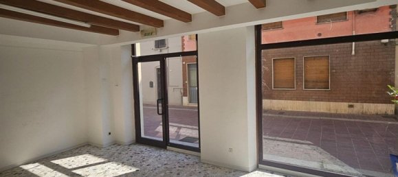 87m² Commercial property in Castel San Giovanni, Italy No. 360061 5