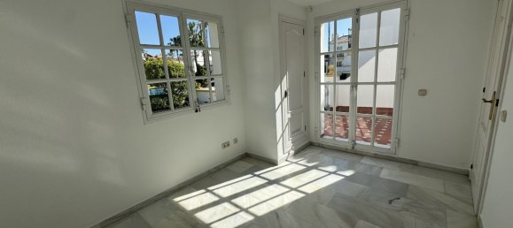 3 bedrooms Townhouse in Estepona, Spain No. 135356 19