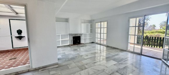 3 bedrooms Townhouse in Estepona, Spain No. 135356 2