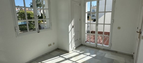 3 bedrooms Townhouse in Estepona, Spain No. 135356 18