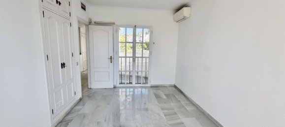 3 bedrooms Townhouse in Estepona, Spain No. 135356 16