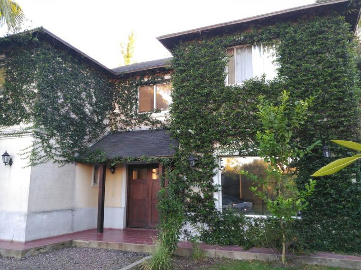 Casa de 3 dormitorios en Tigre, Argentina No. 15045