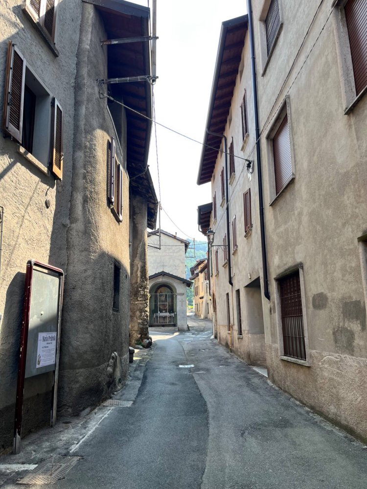 4 bedrooms House in Canzo, Italy No. 326707