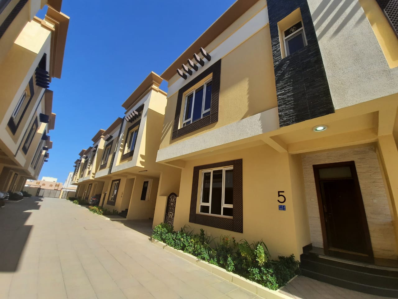 Villa de 5 dormitorios en As Sib, Oman No. 1106