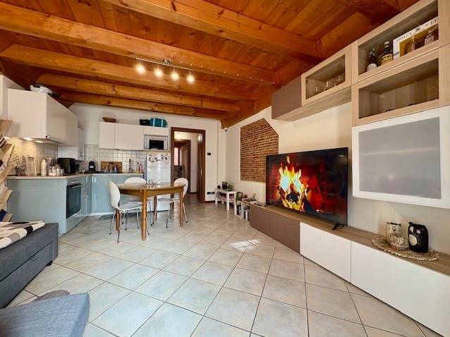 2غرفة شقة في Sona, Italy رقم 20974