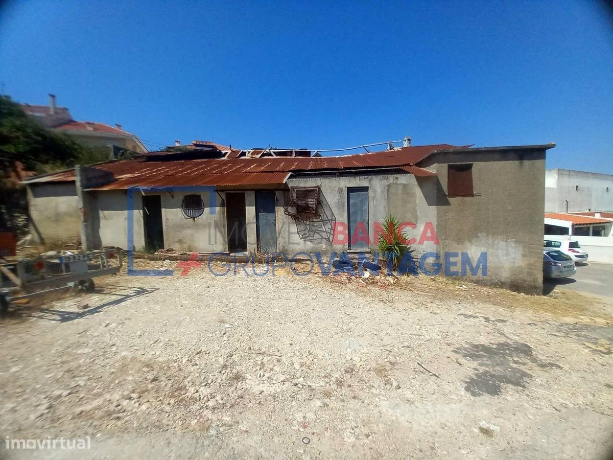 703m² Land in Amadora, Portugal No. 210885