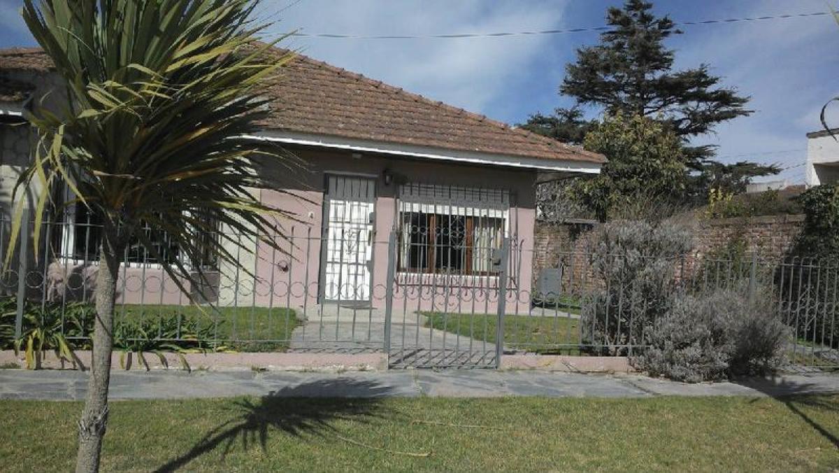 3 bedrooms House in Mar del Plata, Argentina No. 69361