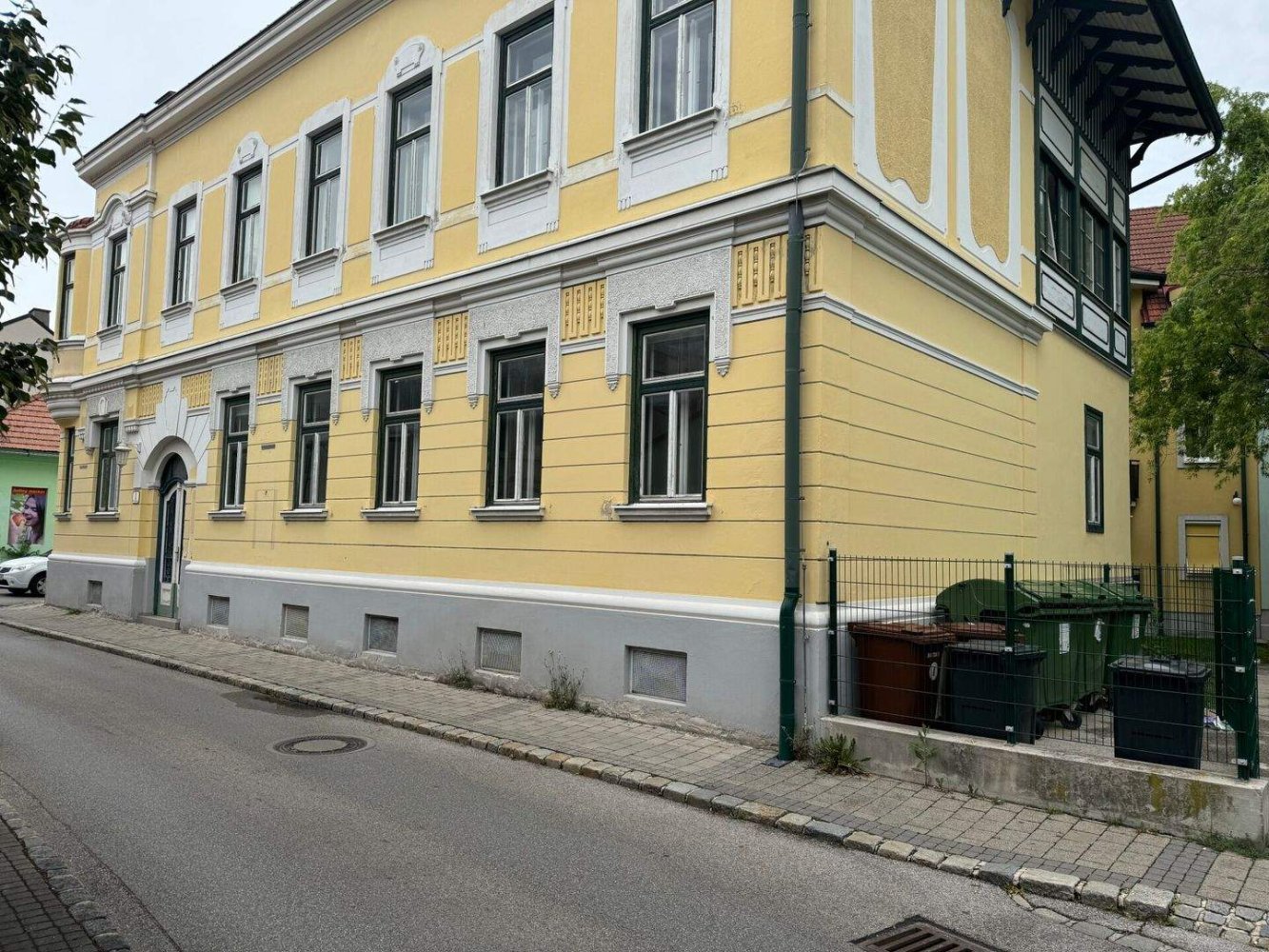 11غرفة شقة في Neunkirchen, Austria رقم 242218