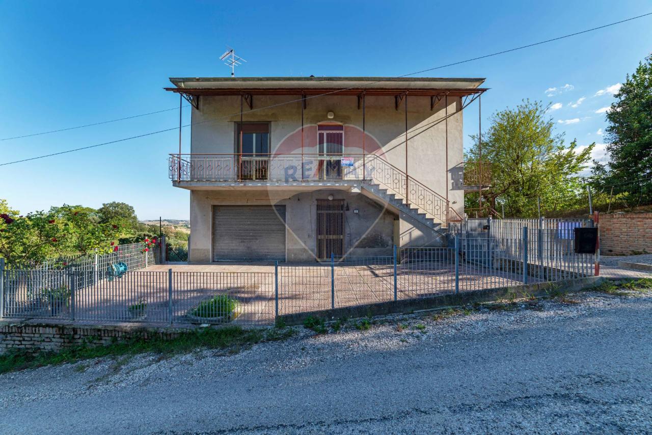 Дом с 8 комнатами в Остра Ветере, Италия № 7046