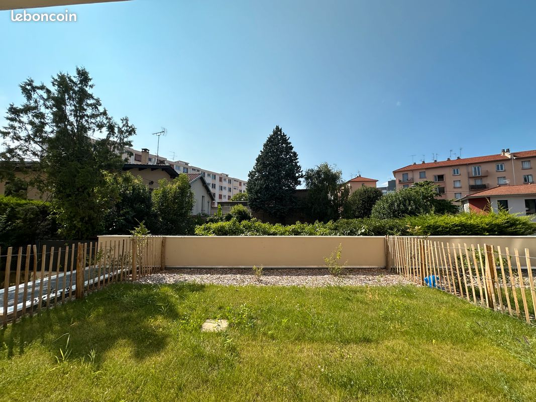 Квартира с 3 спальнями в Вилёрбан, Франция № 317195