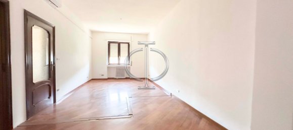 4 rooms Apartment in Bari, Italy No. 30100 25