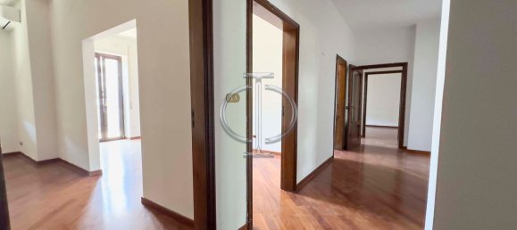 4 rooms Apartment in Bari, Italy No. 30100 6