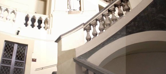 5 rooms Apartment in Naples, Italy No. 25034 2